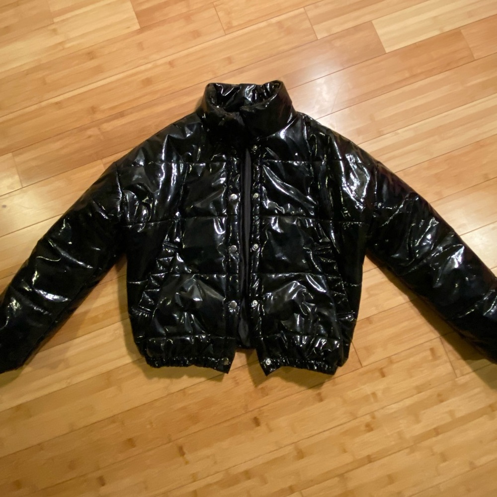 BLACK SHINE PUFFER 🖤